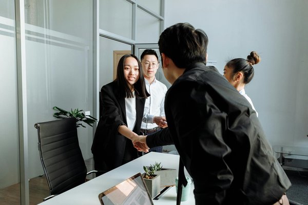 Décrypter l'Impact des Relations Publiques sur la Stratégie Marketing : Une Analyse Approfondie